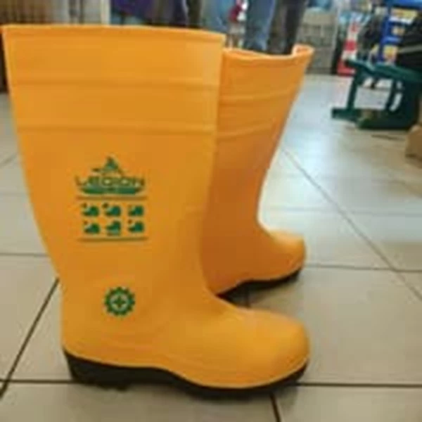Sepatu Safety Boot PVC Legion
