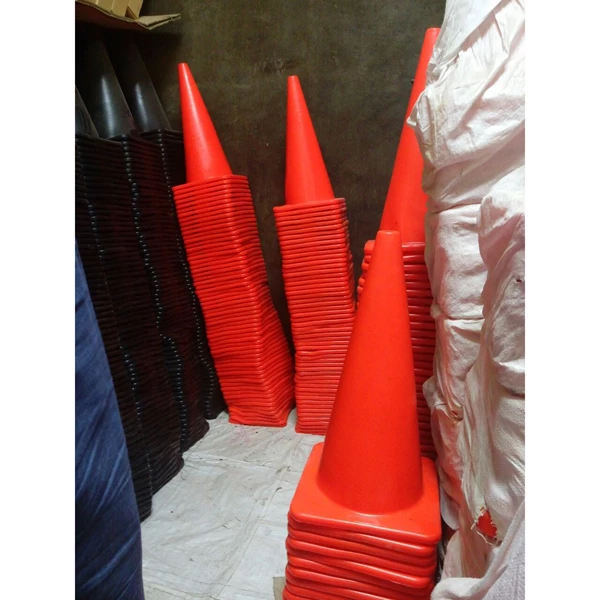 Traffic Cone 75 cm PVC plastic material Jalan Cone