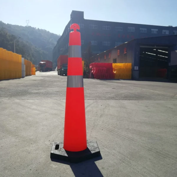 Stick Cone Base Hitam Pembatas Jalan