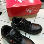 Red Parker P181 safety shoes 5